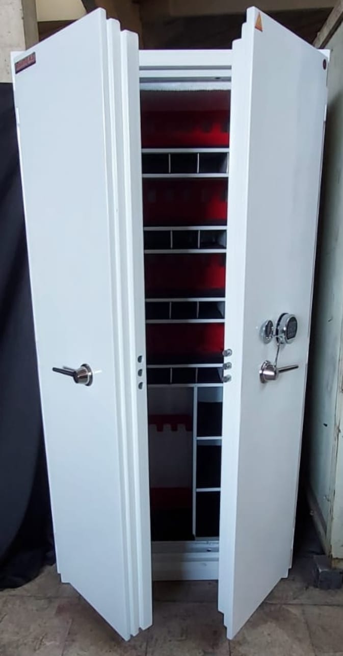 ." RÖNESANS TİPİ 7 TÜFEK YERLİ ELEKTRONİK ŞİFRELİ VE ANAHTARLI İÇİNDE PRİZLİ VE İÇİ LED AYDINLATMALI 1 BÜYÜK VE 2 KÜÇÜK KASA ANAHTARLI DOLAPLI 3 RAFLI GARDLOP TİPİ TÜFEK VE44 TABANCA YERLİ MÜHİMMAT KASASI 195*100*62CM 300KĞ ( 199.999TL )+KDV ADRESE TESLİM