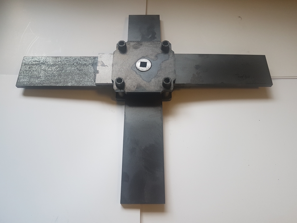 " 4 YÖNLÜ 11*11CM 8 MM ORTASI 12 LİK 4 KÖŞE ÖZEL KUYUMCU KASASI MONTESİ ( 149€ )+KDV