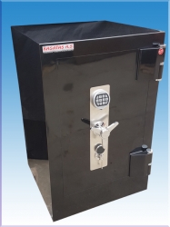 " 008KILINÇ3 GERMANYSAFE GAZİANTEP OFİS TİPİ 10 NUMARA KASA 1 ADET MAYMUNCUK AÇMAZ MATKAP DELMEZ OKSİJEN KESMEZ YÜKSEK GÜVENLİKLİ PİKLİ ÇELİKLİ 11CM DOLGULU TABAN AMORTİSÖRLÜ GİZLİ GÖZLÜ OTOMATİK KİLİTLEME SİSTEMLİ TEK KAPILI 10CM DOLGULU ELEKTRONİK ŞİFRELİ İÇİ KADİFE KAPLI İÇİNDE DOLAPLI ÇELİK PARA KASASI DIŞ ÖLÇÜSÜ 100*65*60CM İÇ ÖLÇÜSÜ 72*45*35CM 1 TON ( 3.499€ )+KDV ADRESE TESLİM " 008KILINÇ3 GERMANYSAFE GAZİANTEP OFİS TİPİ 10 NUMARA KASA 1 ADET MAYMUNCUK AÇMAZ MATKAP DELMEZ OKSİJEN KESMEZ YÜKSEK GÜVENLİKLİ PİKLİ ÇELİKLİ 11CM DOLGULU TABAN AMORTİSÖRLÜ GİZLİ GÖZLÜ OTOMATİK KİLİTLEME SİSTEMLİ TEK KAPILI 10CM DOLGULU ELEKTRONİK ŞİFRELİ İÇİ KADİFE KAPLI İÇİNDE DOLAPLI ÇELİK PARA KASASI DIŞ ÖLÇÜSÜ 100*65*60CM İÇ ÖLÇÜSÜ 72*45*35CM 1 TON ( 3.499€ )+KDV ADRESE TESLİM