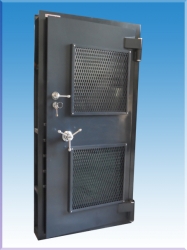 BR7 KURŞUN GEÇİRMEZ HALFETİ TİPİ 2 ADET ÇİFT YÖNLÜ KOLLU KAPI KAPANINCA AKILLI KİLİTLEME SİSTEMLİ 2 ADET  60*60CM BR KURŞUN GEÇİRMEZ CAMLI CAM ÖNÜ HASIR TEL KORUMALI 7016 ANTRASİT GRİ RENK NÖBET KULÜBESİ KAPISI 210*110*20 CM 500 KĞ ( 4.750€ )+KDV ADRESE TESLİM